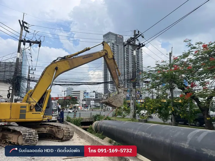 รถขุดจับท่อ HDPE ขนาดใหญ่เข้าแนว