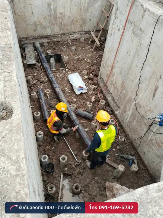 ภายในบ่อพักคอนกรีต ท่อ HDPE เข้าผนังบ่อ